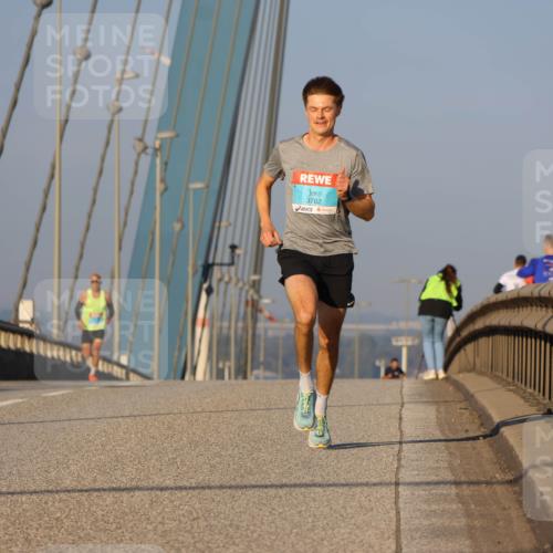 03.10.2025 - Köhlbrandbrückenlauf Strokosch-Dieckow http://msf.ph/oto/9104362 03.10.2025 09:29:30 Position 2  meine-sportfotos.de