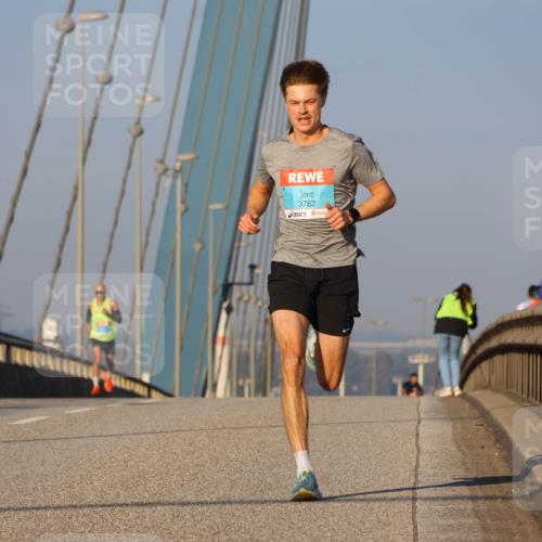 03.10.2025 - Köhlbrandbrückenlauf Strokosch-Dieckow http://msf.ph/oto/9104375 03.10.2025 09:29:31 Position 2 3782 meine-sportfotos.de