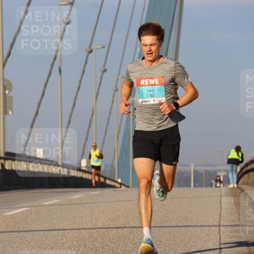 03.10.2025 - Köhlbrandbrückenlauf Strokosch-Dieckow http://msf.ph/oto/9104388 03.10.2025 09:29:33 Position 2 3782 meine-sportfotos.de