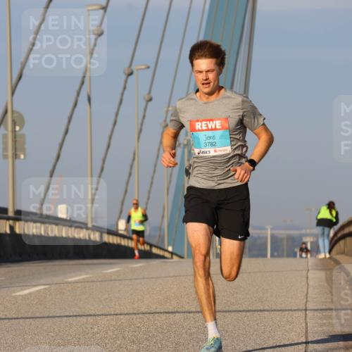 03.10.2025 - Köhlbrandbrückenlauf Strokosch-Dieckow http://msf.ph/oto/9104394 03.10.2025 09:29:33 Position 2 3782 meine-sportfotos.de