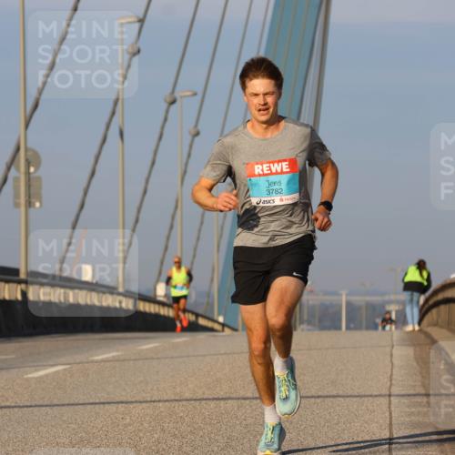 03.10.2025 - Köhlbrandbrückenlauf Strokosch-Dieckow http://msf.ph/oto/9104403 03.10.2025 09:29:33 Position 2 3782 meine-sportfotos.de