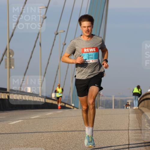 03.10.2025 - Köhlbrandbrückenlauf Strokosch-Dieckow http://msf.ph/oto/9104409 03.10.2025 09:29:33 Position 2 3782 meine-sportfotos.de