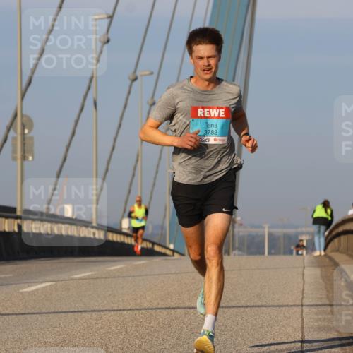 03.10.2025 - Köhlbrandbrückenlauf Strokosch-Dieckow http://msf.ph/oto/9104416 03.10.2025 09:29:33 Position 2 3782 meine-sportfotos.de