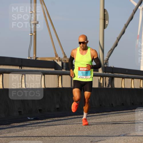 03.10.2025 - Köhlbrandbrückenlauf Strokosch-Dieckow http://msf.ph/oto/9104436 03.10.2025 09:29:46 Position 2 3807 meine-sportfotos.de