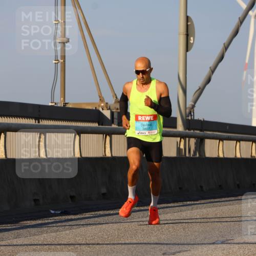 03.10.2025 - Köhlbrandbrückenlauf Strokosch-Dieckow http://msf.ph/oto/9104443 03.10.2025 09:29:46 Position 2 3807 meine-sportfotos.de