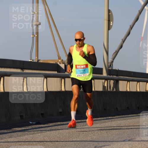 03.10.2025 - Köhlbrandbrückenlauf Strokosch-Dieckow http://msf.ph/oto/9104454 03.10.2025 09:29:46 Position 2 3807 meine-sportfotos.de