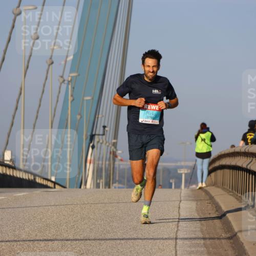 03.10.2025 - Köhlbrandbrückenlauf Strokosch-Dieckow http://msf.ph/oto/9104492 03.10.2025 09:30:04 Position 2  meine-sportfotos.de