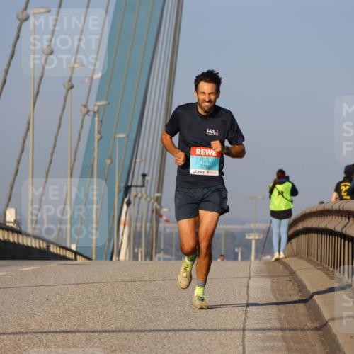 03.10.2025 - Köhlbrandbrückenlauf Strokosch-Dieckow http://msf.ph/oto/9104498 03.10.2025 09:30:04 Position 2 3760 meine-sportfotos.de