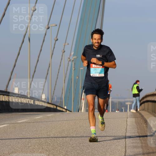 03.10.2025 - Köhlbrandbrückenlauf Strokosch-Dieckow http://msf.ph/oto/9104503 03.10.2025 09:30:06 Position 2 3760 meine-sportfotos.de
