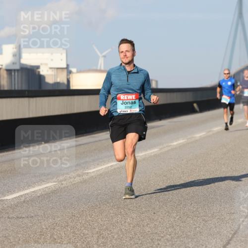 03.10.2025 - Köhlbrandbrückenlauf Lena Gebhardt http://msf.ph/oto/9104515 03.10.2025 09:38:41 Position 2 3350 meine-sportfotos.de