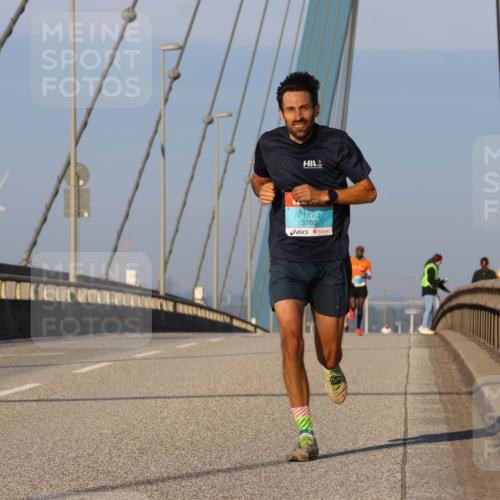 03.10.2025 - Köhlbrandbrückenlauf Strokosch-Dieckow http://msf.ph/oto/9104528 03.10.2025 09:30:07 Position 2 3760 meine-sportfotos.de