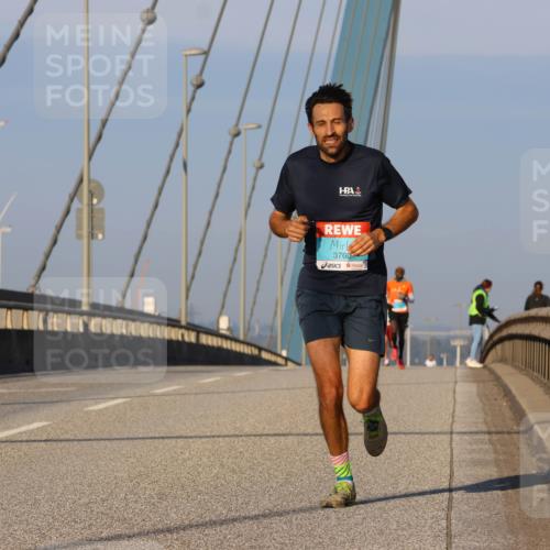 03.10.2025 - Köhlbrandbrückenlauf Strokosch-Dieckow http://msf.ph/oto/9104534 03.10.2025 09:30:07 Position 2 3760 meine-sportfotos.de