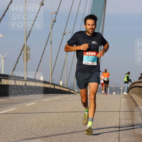 03.10.2025 - Köhlbrandbrückenlauf Strokosch-Dieckow http://msf.ph/oto/9104548 03.10.2025 09:30:07 Position 2 3760 meine-sportfotos.de