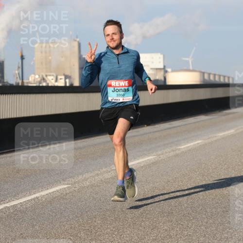 03.10.2025 - Köhlbrandbrückenlauf Lena Gebhardt http://msf.ph/oto/9104588 03.10.2025 09:38:42 Position 2 3350 meine-sportfotos.de