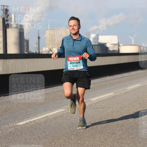 03.10.2025 - Köhlbrandbrückenlauf Lena Gebhardt http://msf.ph/oto/9104602 03.10.2025 09:38:42 Position 2 3350 meine-sportfotos.de
