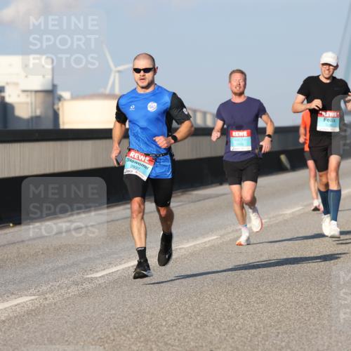 03.10.2025 - Köhlbrandbrückenlauf Lena Gebhardt http://msf.ph/oto/9104735 03.10.2025 09:38:46 Position 2 2937 meine-sportfotos.de