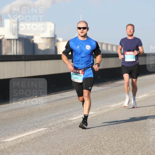 03.10.2025 - Köhlbrandbrückenlauf Lena Gebhardt http://msf.ph/oto/9104748 03.10.2025 09:38:47 Position 2 2937 meine-sportfotos.de