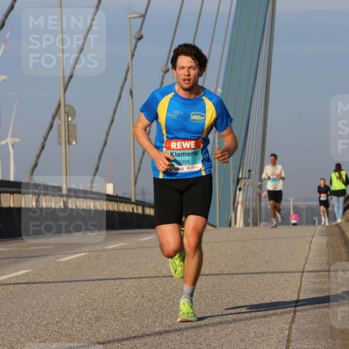 03.10.2025 - Köhlbrandbrückenlauf Strokosch-Dieckow http://msf.ph/oto/9104811 03.10.2025 09:31:16 Position 2 8304 meine-sportfotos.de