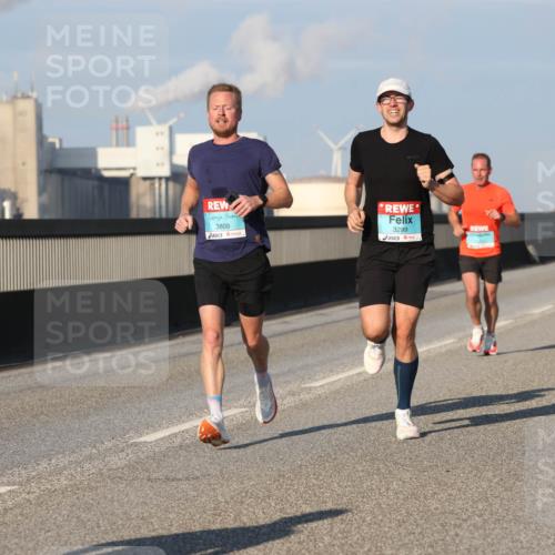 03.10.2025 - Köhlbrandbrückenlauf Lena Gebhardt http://msf.ph/oto/9104930 03.10.2025 09:38:49 Position 2 3809, 3299 meine-sportfotos.de