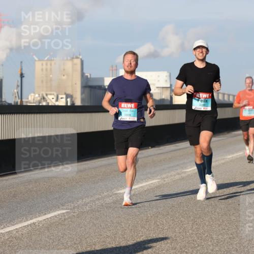 03.10.2025 - Köhlbrandbrückenlauf Lena Gebhardt http://msf.ph/oto/9104956 03.10.2025 09:38:50 Position 2 3809, 3299 meine-sportfotos.de