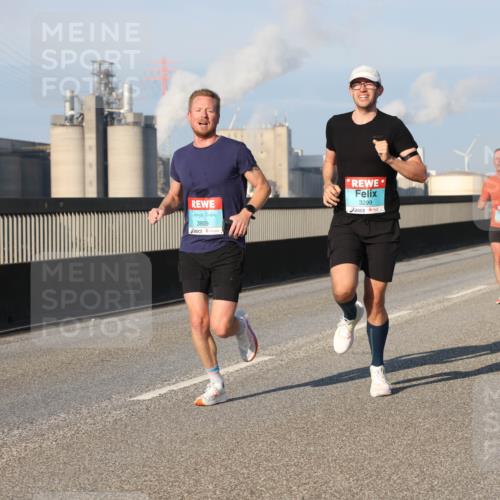 03.10.2025 - Köhlbrandbrückenlauf Lena Gebhardt http://msf.ph/oto/9105032 03.10.2025 09:38:51 Position 2 3809, 3299 meine-sportfotos.de