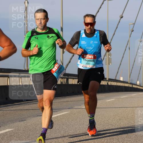 03.10.2025 - Köhlbrandbrückenlauf Strokosch-Dieckow http://msf.ph/oto/9105041 03.10.2025 09:32:09 Position 2 1022, 0047, 1041 meine-sportfotos.de