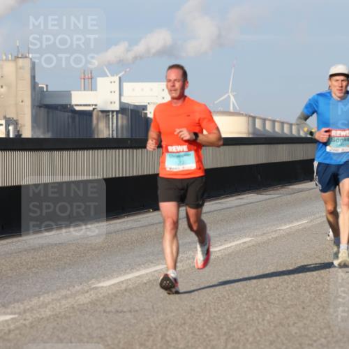 03.10.2025 - Köhlbrandbrückenlauf Lena Gebhardt http://msf.ph/oto/9105068 03.10.2025 09:38:52 Position 2  meine-sportfotos.de