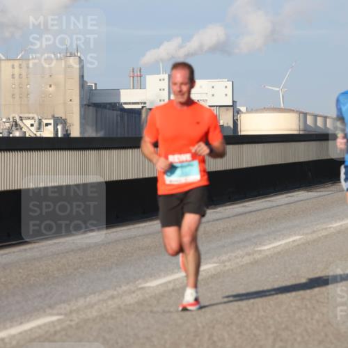 03.10.2025 - Köhlbrandbrückenlauf Lena Gebhardt http://msf.ph/oto/9105107 03.10.2025 09:38:53 Position 2  meine-sportfotos.de