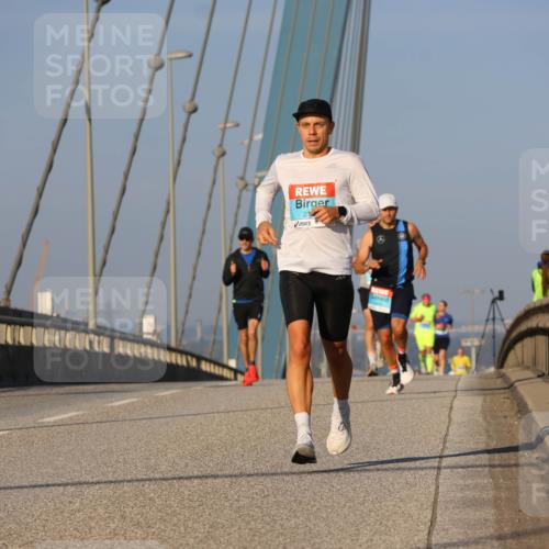 03.10.2025 - Köhlbrandbrückenlauf Strokosch-Dieckow http://msf.ph/oto/9105108 03.10.2025 09:32:36 Position 2 21 meine-sportfotos.de