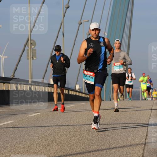 03.10.2025 - Köhlbrandbrückenlauf Strokosch-Dieckow http://msf.ph/oto/9105155 03.10.2025 09:32:41 Position 2 3463 meine-sportfotos.de