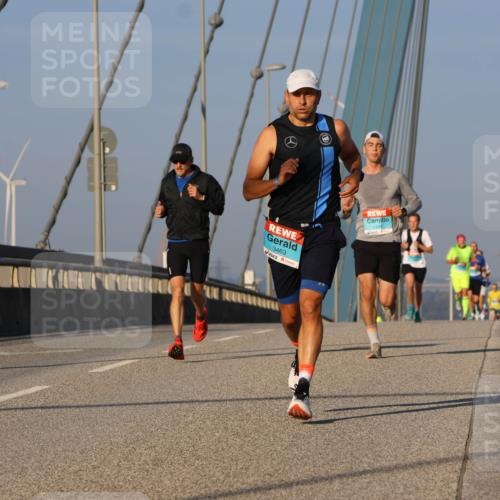 03.10.2025 - Köhlbrandbrückenlauf Strokosch-Dieckow http://msf.ph/oto/9105163 03.10.2025 09:32:41 Position 2 3463 meine-sportfotos.de