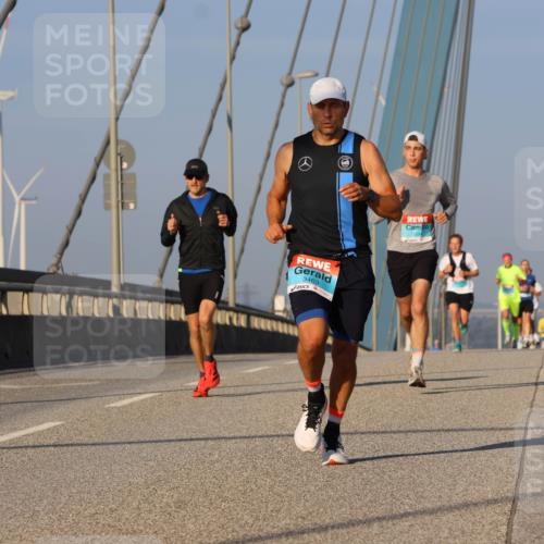 03.10.2025 - Köhlbrandbrückenlauf Strokosch-Dieckow http://msf.ph/oto/9105185 03.10.2025 09:32:42 Position 2 3463 meine-sportfotos.de