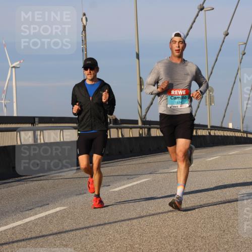 03.10.2025 - Köhlbrandbrückenlauf Strokosch-Dieckow http://msf.ph/oto/9105190 03.10.2025 09:32:46 Position 2 1174 meine-sportfotos.de