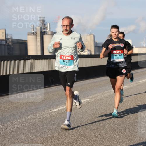 03.10.2025 - Köhlbrandbrückenlauf Lena Gebhardt http://msf.ph/oto/9105278 03.10.2025 09:38:56 Position 2 3267, 3008 meine-sportfotos.de