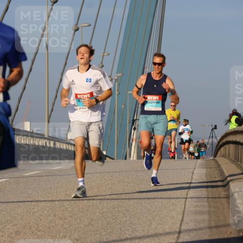 03.10.2025 - Köhlbrandbrückenlauf Strokosch-Dieckow http://msf.ph/oto/9105342 03.10.2025 09:33:00 Position 2 1017 meine-sportfotos.de
