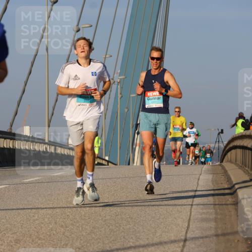 03.10.2025 - Köhlbrandbrückenlauf Strokosch-Dieckow http://msf.ph/oto/9105359 03.10.2025 09:33:00 Position 2 1002, 3154, 1017 meine-sportfotos.de