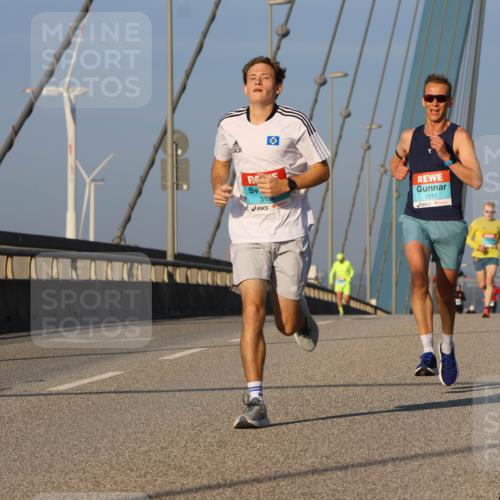 03.10.2025 - Köhlbrandbrückenlauf Strokosch-Dieckow http://msf.ph/oto/9105379 03.10.2025 09:33:02 Position 2 3154, 1017 meine-sportfotos.de