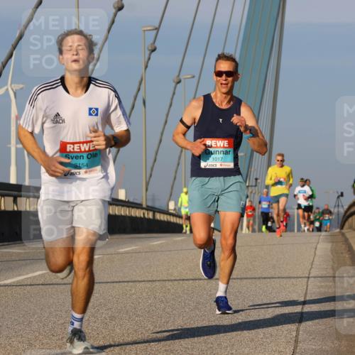 03.10.2025 - Köhlbrandbrückenlauf Strokosch-Dieckow http://msf.ph/oto/9105389 03.10.2025 09:33:03 Position 2 3154, 1017 meine-sportfotos.de