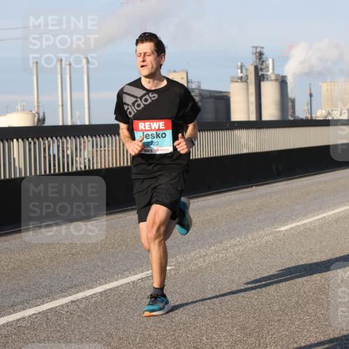 03.10.2025 - Köhlbrandbrückenlauf Lena Gebhardt http://msf.ph/oto/9105394 03.10.2025 09:38:58 Position 2 2722 meine-sportfotos.de