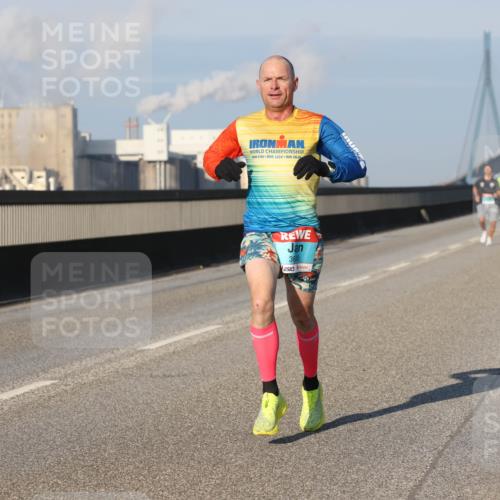 03.10.2025 - Köhlbrandbrückenlauf Lena Gebhardt http://msf.ph/oto/9105403 03.10.2025 09:38:59 Position 2 2, 4, 112, 26, 2, 3610 meine-sportfotos.de