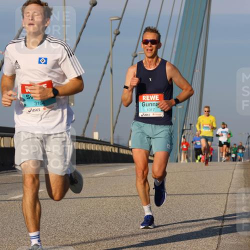 03.10.2025 - Köhlbrandbrückenlauf Strokosch-Dieckow http://msf.ph/oto/9105417 03.10.2025 09:33:03 Position 2 3154, 7, 1017 meine-sportfotos.de