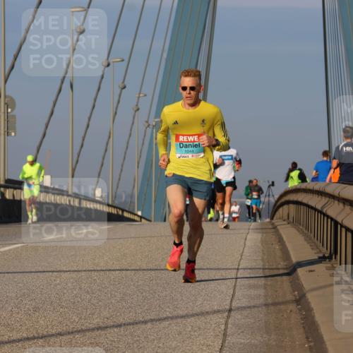 03.10.2025 - Köhlbrandbrückenlauf Strokosch-Dieckow http://msf.ph/oto/9105435 03.10.2025 09:33:10 Position 2 1044 meine-sportfotos.de