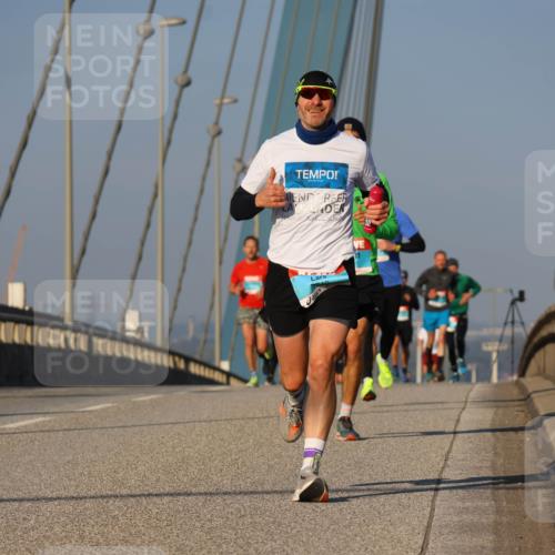 03.10.2025 - Köhlbrandbrückenlauf Strokosch-Dieckow http://msf.ph/oto/9105469 03.10.2025 09:33:16 Position 2  meine-sportfotos.de