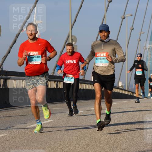 03.10.2025 - Köhlbrandbrückenlauf Strokosch-Dieckow http://msf.ph/oto/9105592 03.10.2025 09:33:27 Position 2 2402, 1007, 3401 meine-sportfotos.de