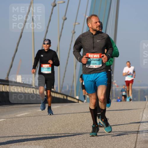 03.10.2025 - Köhlbrandbrückenlauf Strokosch-Dieckow http://msf.ph/oto/9105635 03.10.2025 09:33:29 Position 2 1026 meine-sportfotos.de