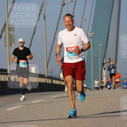 03.10.2025 - Köhlbrandbrückenlauf Strokosch-Dieckow http://msf.ph/oto/9105661 03.10.2025 09:33:41 Position 2 3086 meine-sportfotos.de
