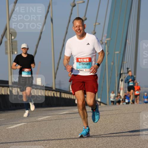 03.10.2025 - Köhlbrandbrückenlauf Strokosch-Dieckow http://msf.ph/oto/9105668 03.10.2025 09:33:41 Position 2 3086 meine-sportfotos.de