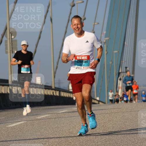 03.10.2025 - Köhlbrandbrückenlauf Strokosch-Dieckow http://msf.ph/oto/9105673 03.10.2025 09:33:41 Position 2 3086 meine-sportfotos.de