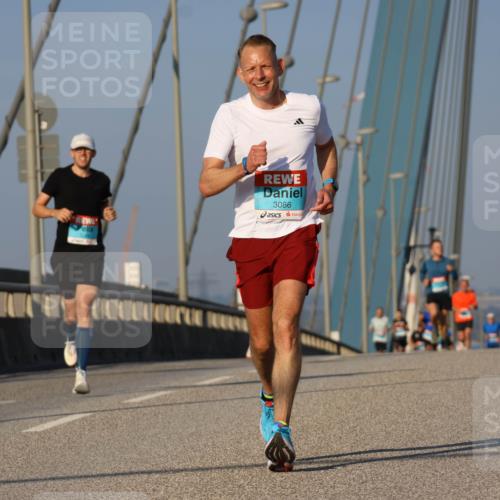 03.10.2025 - Köhlbrandbrückenlauf Strokosch-Dieckow http://msf.ph/oto/9105688 03.10.2025 09:33:41 Position 2 3086 meine-sportfotos.de