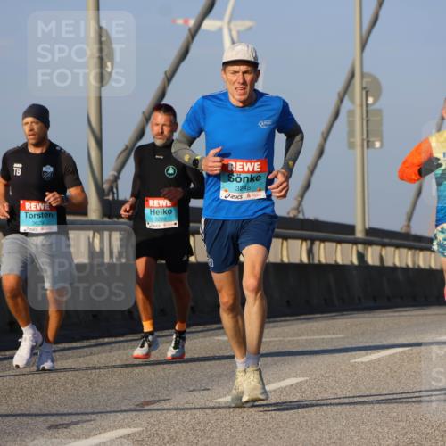 03.10.2025 - Köhlbrandbrückenlauf Strokosch-Dieckow http://msf.ph/oto/9105924 03.10.2025 09:34:14 Position 2 12, 3248, 3629, 3269, 3610 meine-sportfotos.de